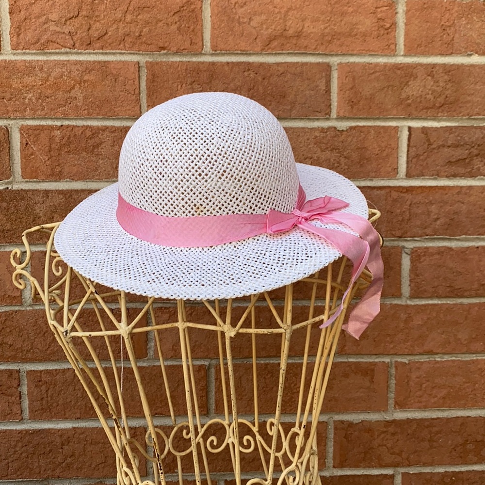Spring hat with pink bow